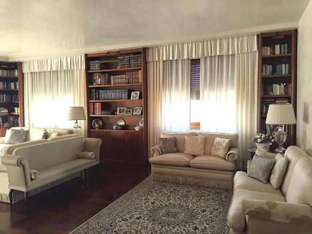 Villa in vendita a Prato PO