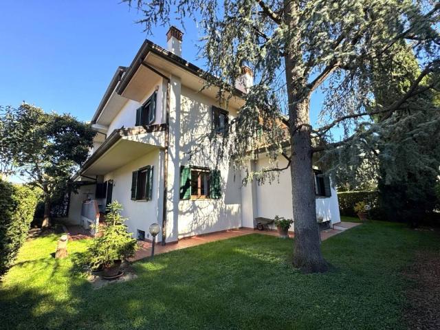Villa in vendita a Prato PO
