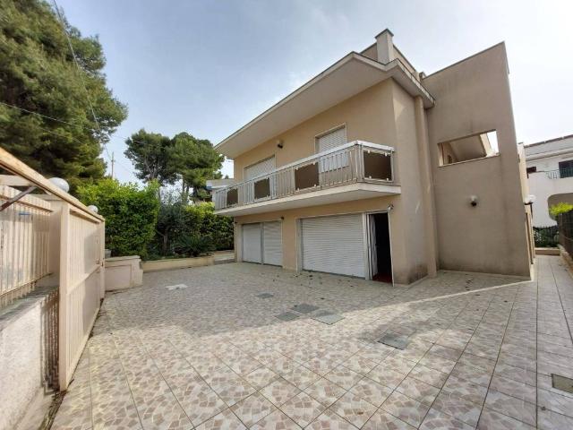 Villa in vendita a Pulsano TA