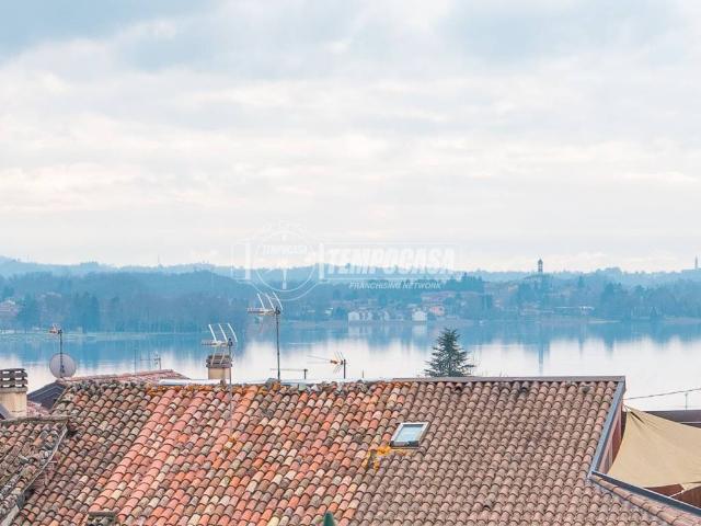 Villa in vendita a Pusiano CO