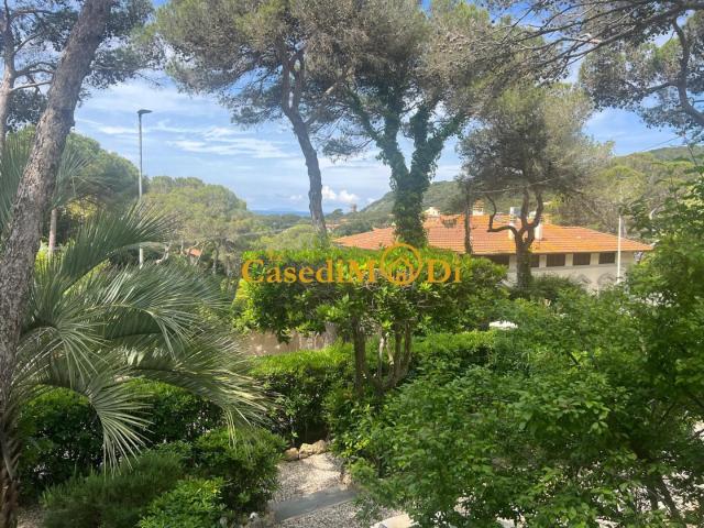 Villa in vendita a Quercianella Livorno in Discreto composto da 6vani