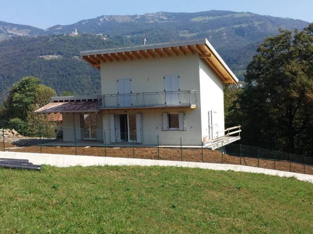 Villa in vendita a Rota d'Imagna BG