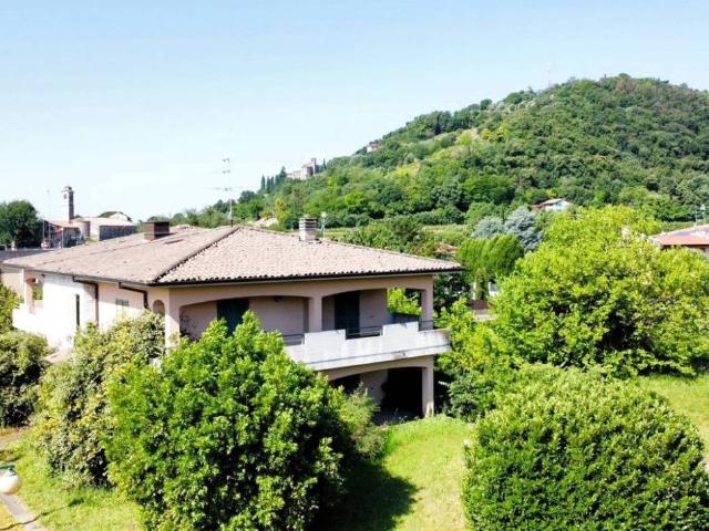 Villa in vendita a Rovato BS