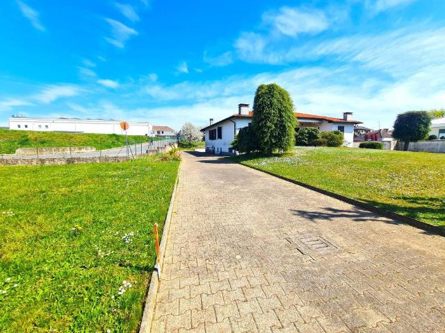 Villa in vendita a Rovellasca CO