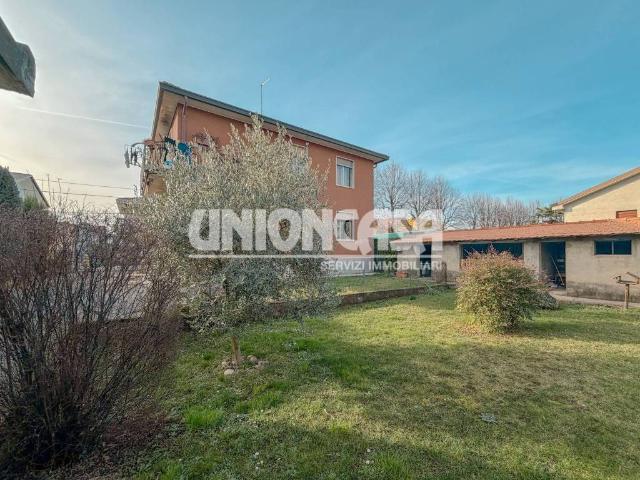 Villa in vendita a Rovellasca CO