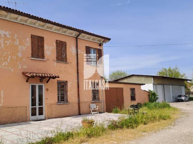 Villa in vendita a Roverbella MN