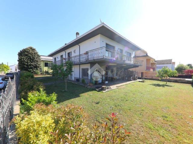 Villa in vendita a Roverbella MN