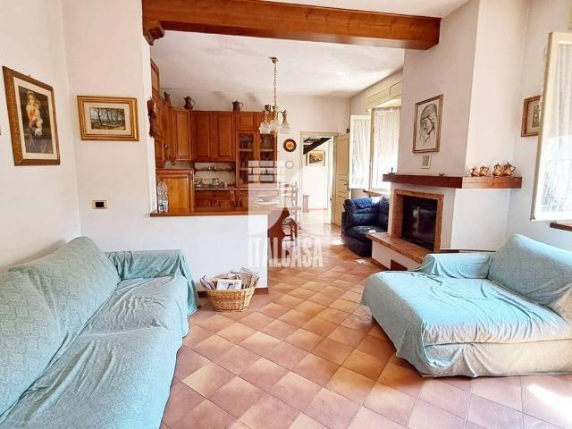 Villa in vendita a Roverbella MN