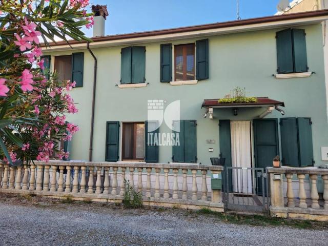 Villa in vendita a Roverbella MN