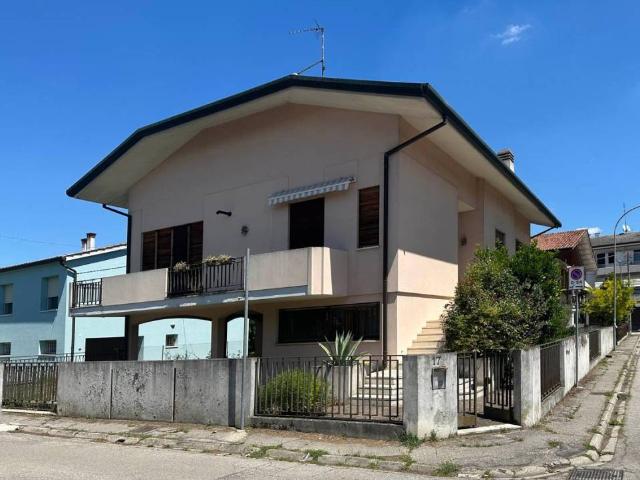 Villa in vendita a Rovigo RO