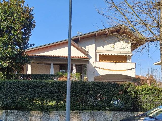 Villa in vendita a Rozzano MI