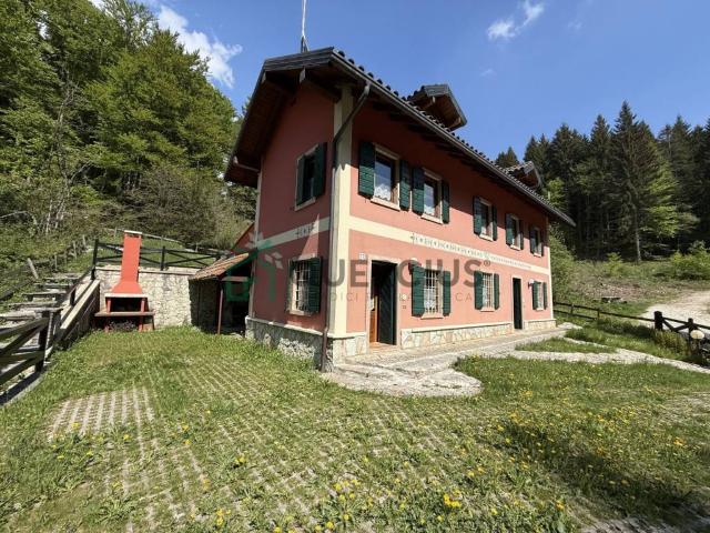 Villa in vendita a Roana VI