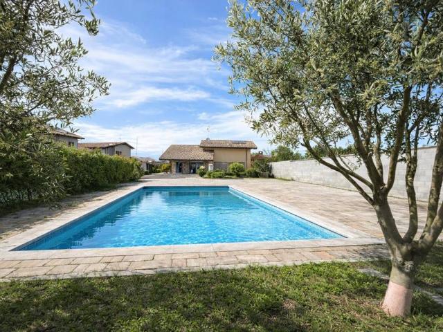 Villa in vendita a Robbio PV