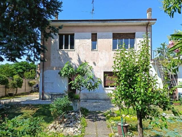 Villa in vendita a Robecco sul Naviglio MI