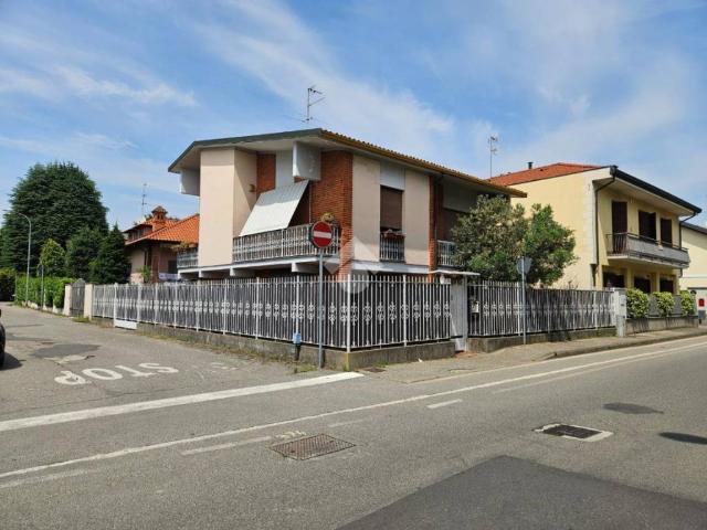 Villa in vendita a Robecco sul Naviglio MI