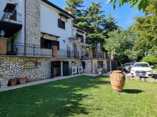Villa in vendita a Rocca di Botte AQ