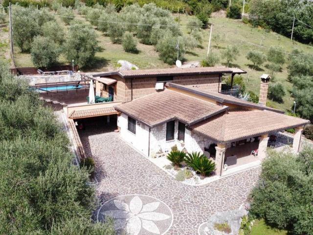 Villa in vendita a Roccabascerana AV