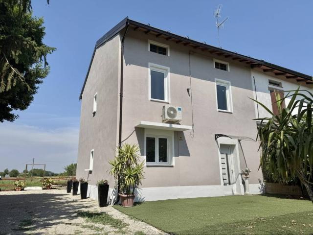 Villa in vendita a Roccabianca PR