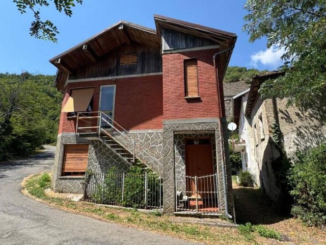 Villa in vendita a Roccaforte Ligure AL