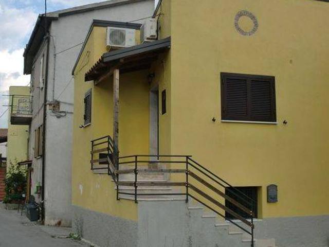 Villa in vendita a Rocchetta a Volturno IS