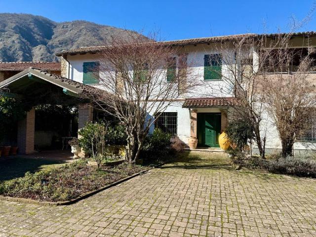 Villa in vendita a Rocchetta Ligure AL