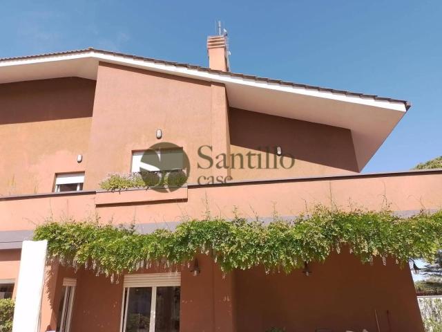 Villa plurifamiliare in vendita a Roma