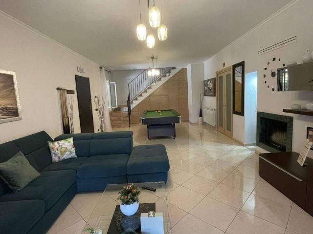 Villa bifamiliare in vendita a Roma