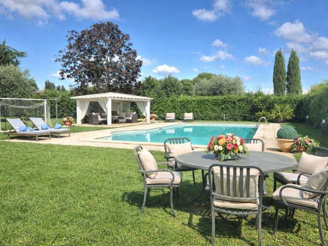VILLA in VENDITA a ROMA OLGIATA di 8 vani