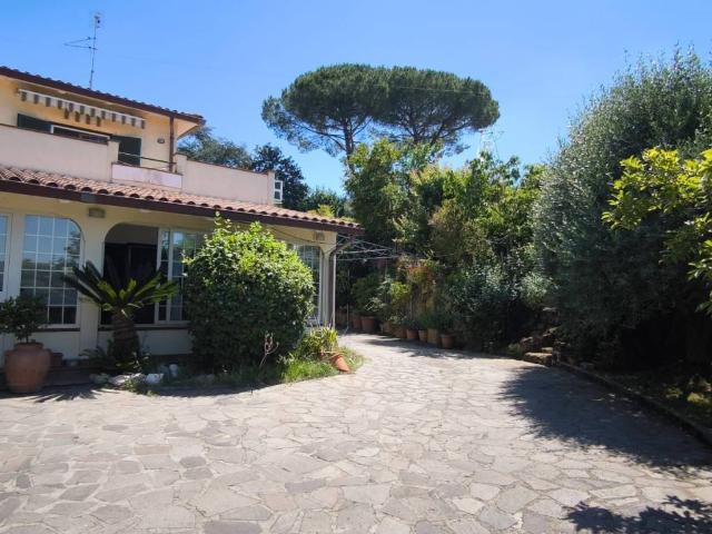 Villa in vendita a Roma RM
