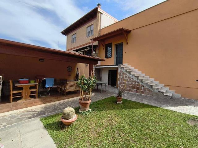 Villa in vendita a Roma RM