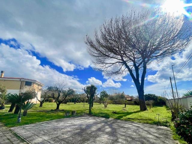 Villa in vendita a Roma RM