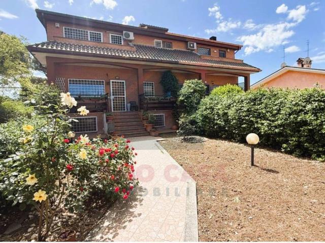 Villa in vendita a Roma RM