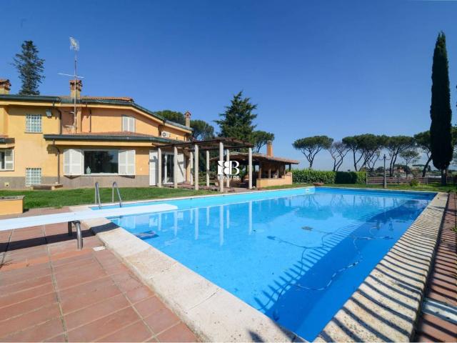 Villa in vendita a Roma RM