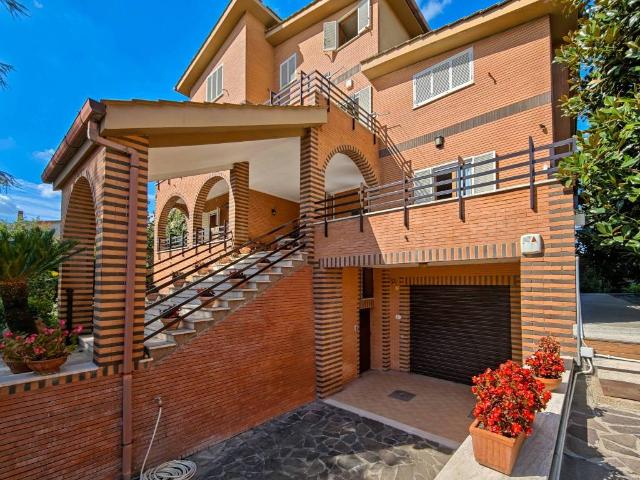Villa in vendita a Roma RM