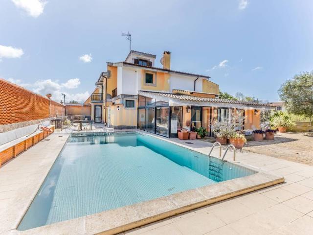 Villa in vendita a Roma RM