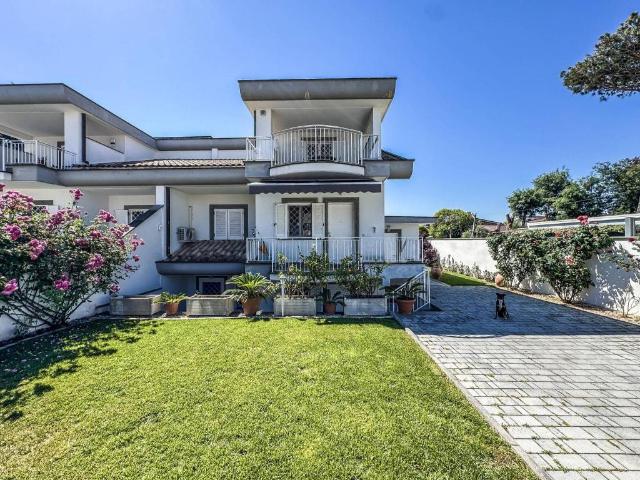 Villa in vendita a Roma RM