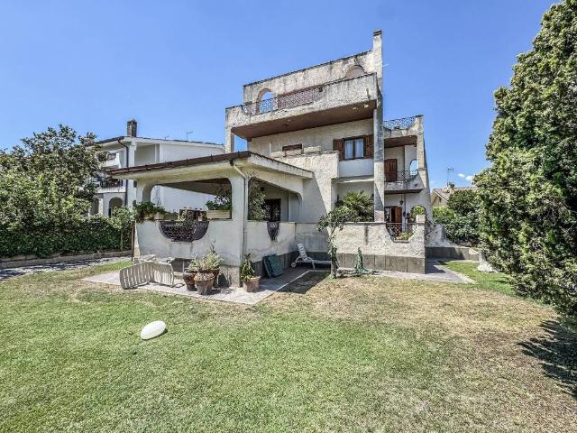 Villa in vendita a Roma RM