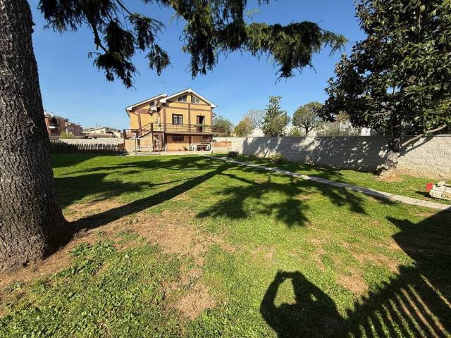 Villa in vendita a Roma RM