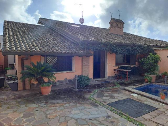 Villa in vendita a Roma RM