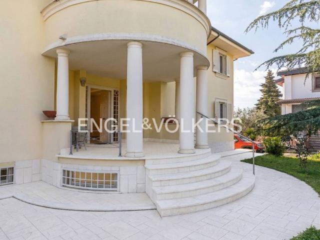 Villa in vendita a Roma RM