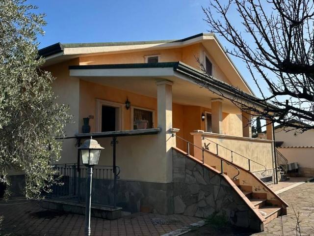 Villa in vendita a Roma RM
