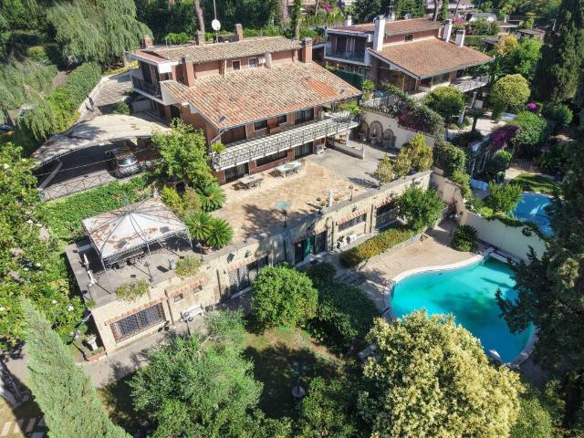 Villa in vendita a Roma RM