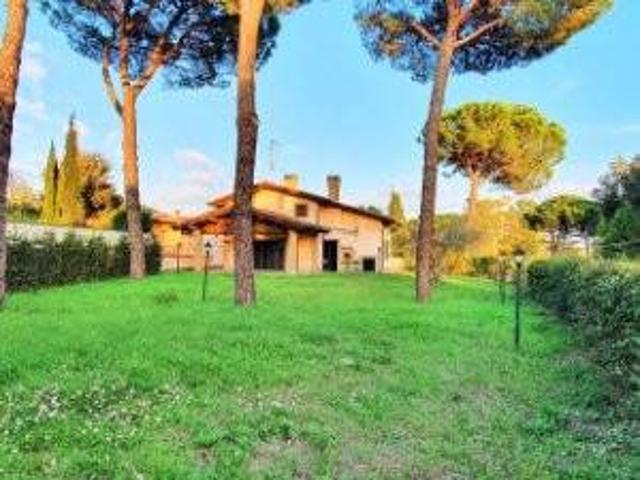 Villa in vendita a Roma RM