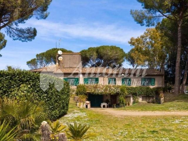 Villa in vendita a Roma RM