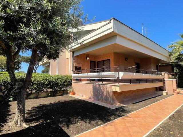 Villa in vendita a Roma RM