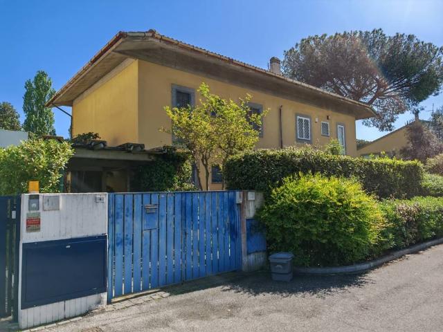 Villa in vendita a Roma RM