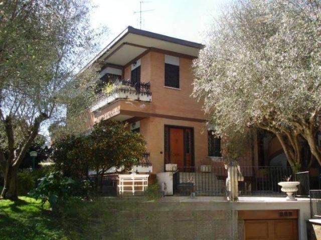 Villa in vendita a Roma RM