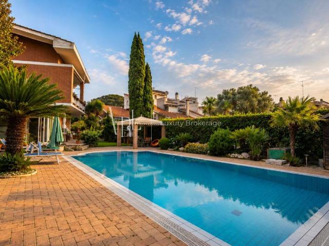 Villa in vendita a Roma RM