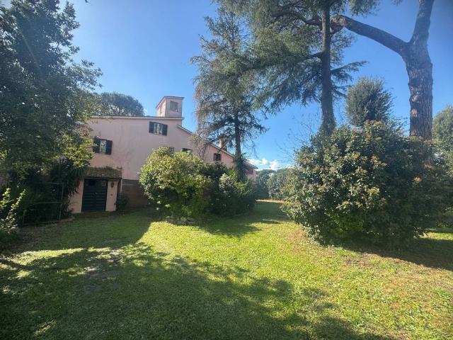 Villa in vendita a Roma RM