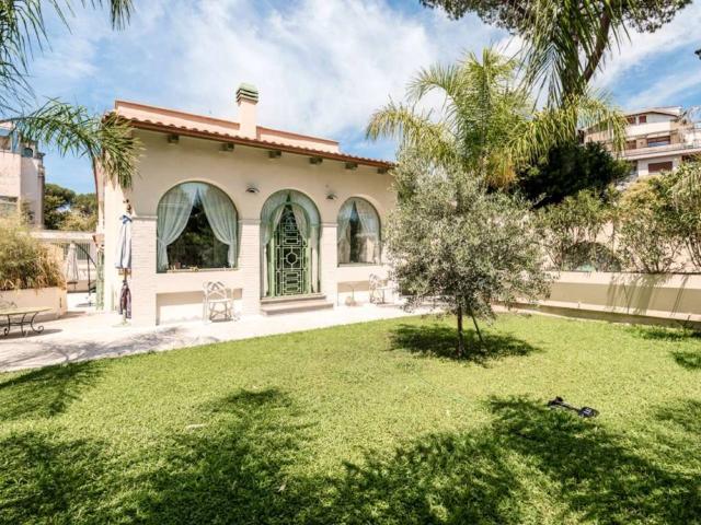 Villa in vendita a Roma RM